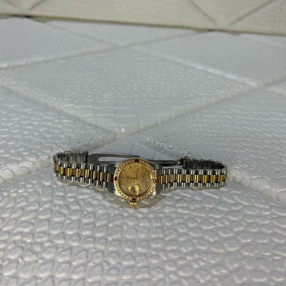 Elon Stainless Steel Water Resistant Quartz Watch - Picture 8 of 10